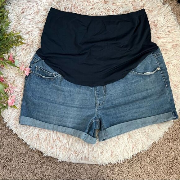 Time & Tru Blue Jean Roll Cuffed Maternity Stretch Denim Shorts Sz L 12/14 - Picture 1 of 7